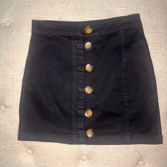 Little Daisies Black Button-Front Mini Skirt - Picture 7 of 7